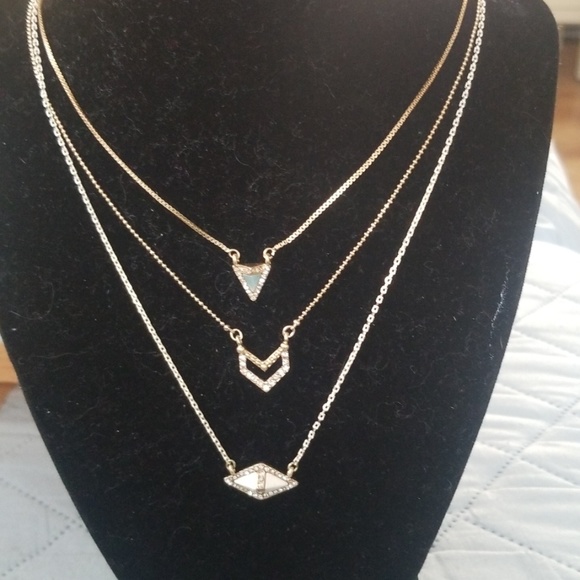 Chloe and Isabel Portico Convertible Pendant Necklace 3 strand 3 pendant - Picture 1 of 3